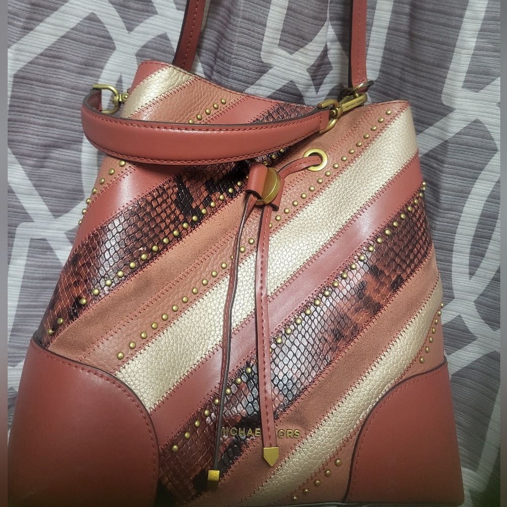 Michael Kors Mercer Gallery Medium Terracotta Leather Convertible Bucket Bag MK.